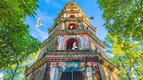 Tháp phước duyên chàu thiên mục Huế
