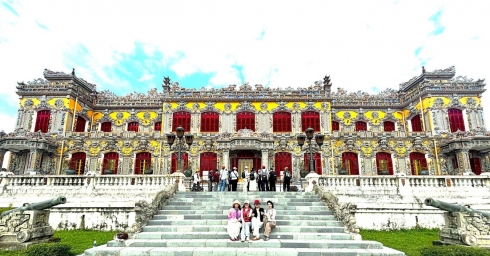 Tour Đà Nẵng – Huế: Hoàng thành Huế – Dấu xưa còn vương mái ngói, câu chuyện thì thầm trong từng viên gạch