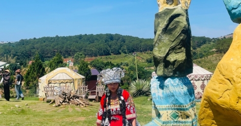 Từ thảo nguyên Mongo Land đến tuyệt tác  Suối Mơ