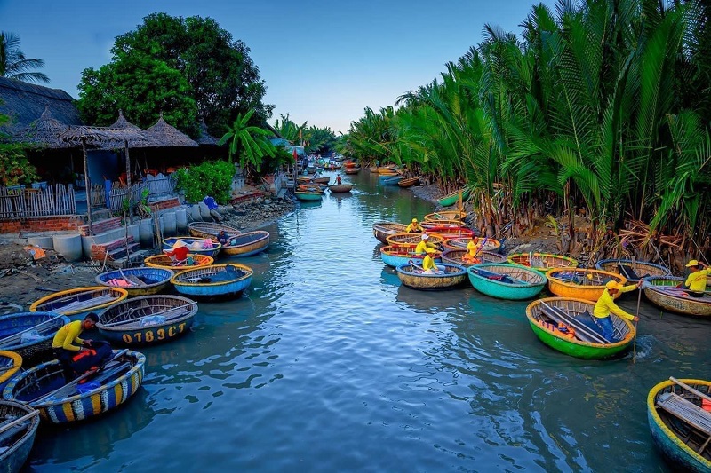 Chèo thuyền thúng tại Rừng Dừa Bảy Mẫu Hội An