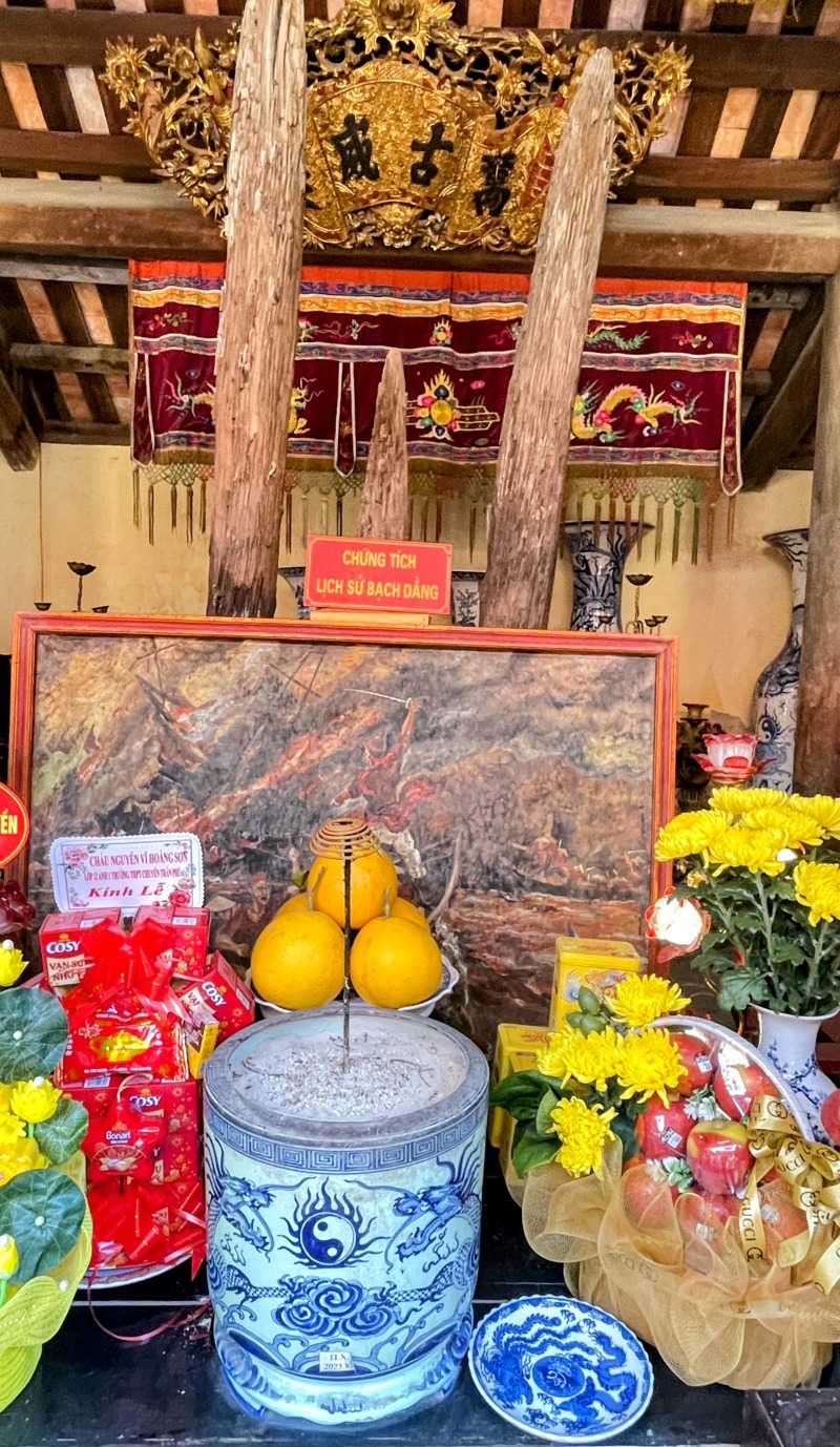 Kỷ vật chứng tích Bạch Đằng