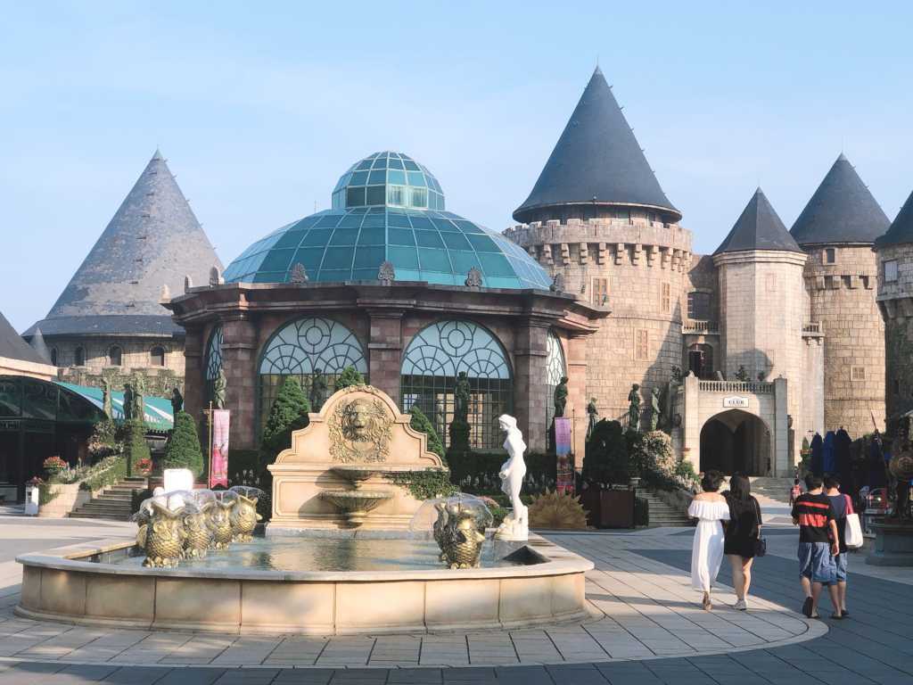 Bà Nà hill rong nắng sớm