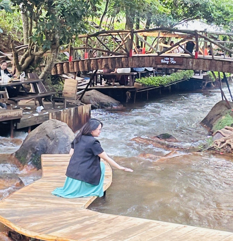 Khách cắm trại bên hồ Tuyền Lâm Đà Lạt