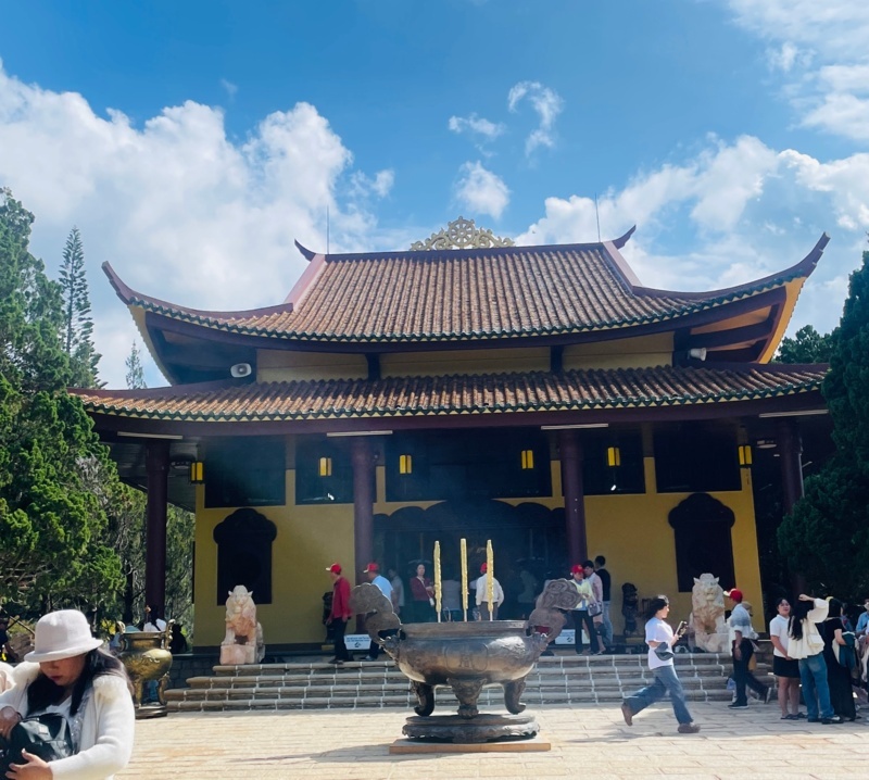 Thiền Viện Trúc Lâm Đà Lạt tọa lạc trên núi Phụng Hoàng