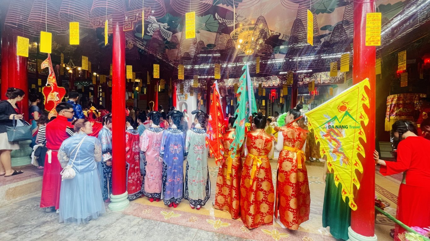 Dâng Lễ Thánh Mẫu Thiên Hậu Cung