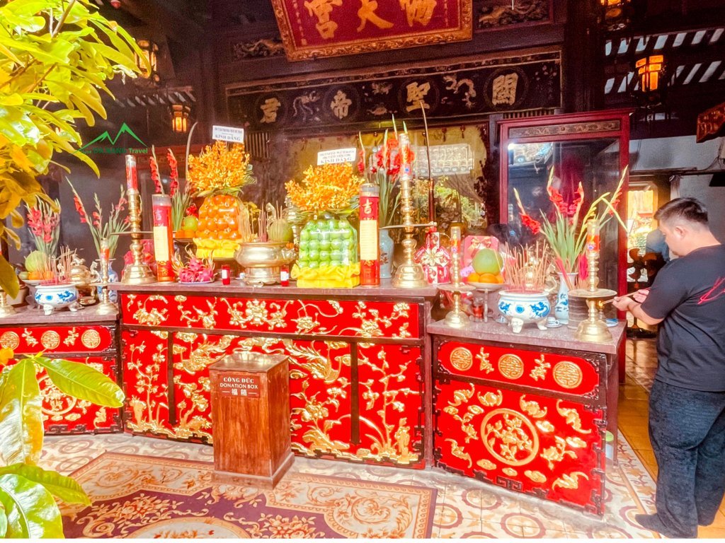 Ban thờ thiên cung