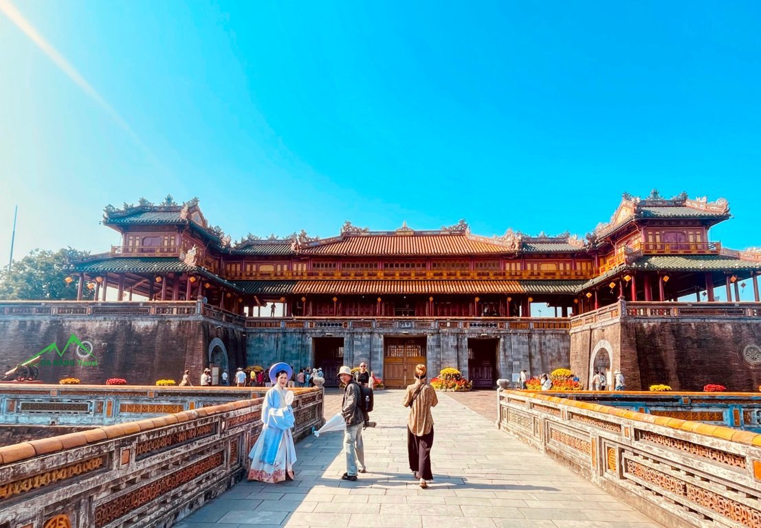 Ngọ Môn Huế là điểm thu hút du khách đến check in chụp ảnh
