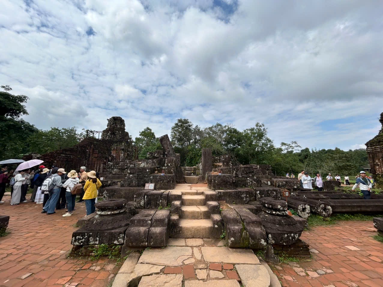Chân Tháp đền Kalan thuộc Nhóm A