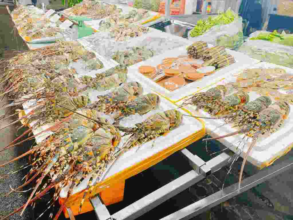Quầy hải sản tươi ngon tại Chợ đêm