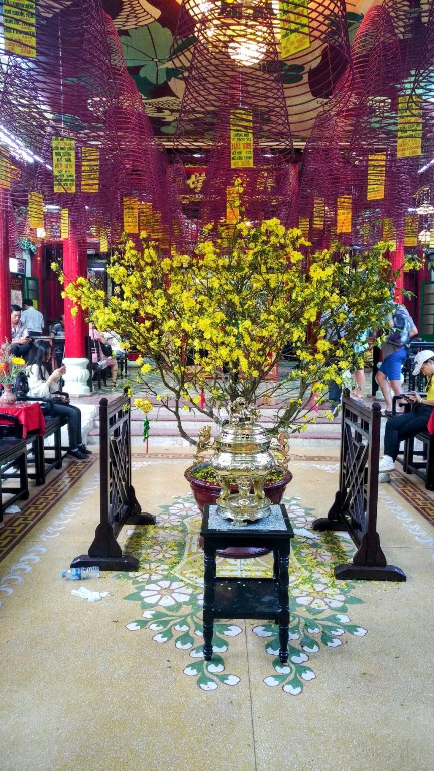 Hương xuân ở đền thiên hậu thánh mẫu