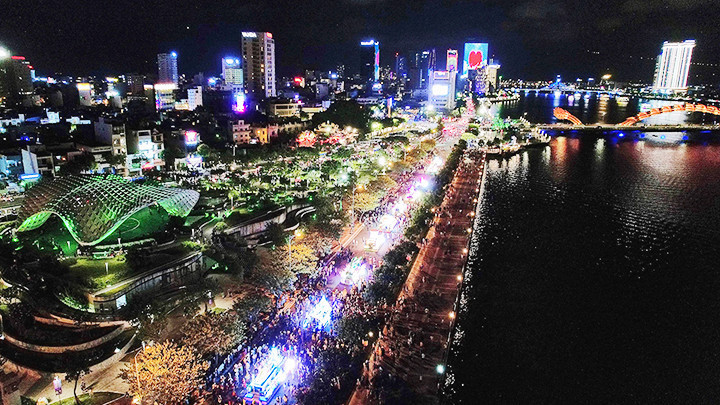 Phố đi bộ Bạch Đằng