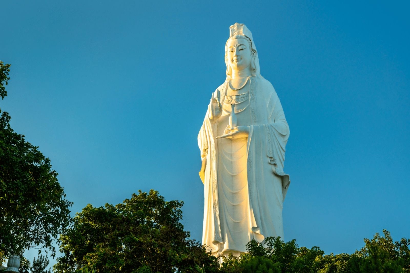 Cận cảnh tượng Phật Bà Quan Âm