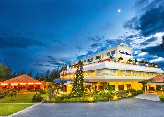 Sandy Beach Non Nuoc Resort