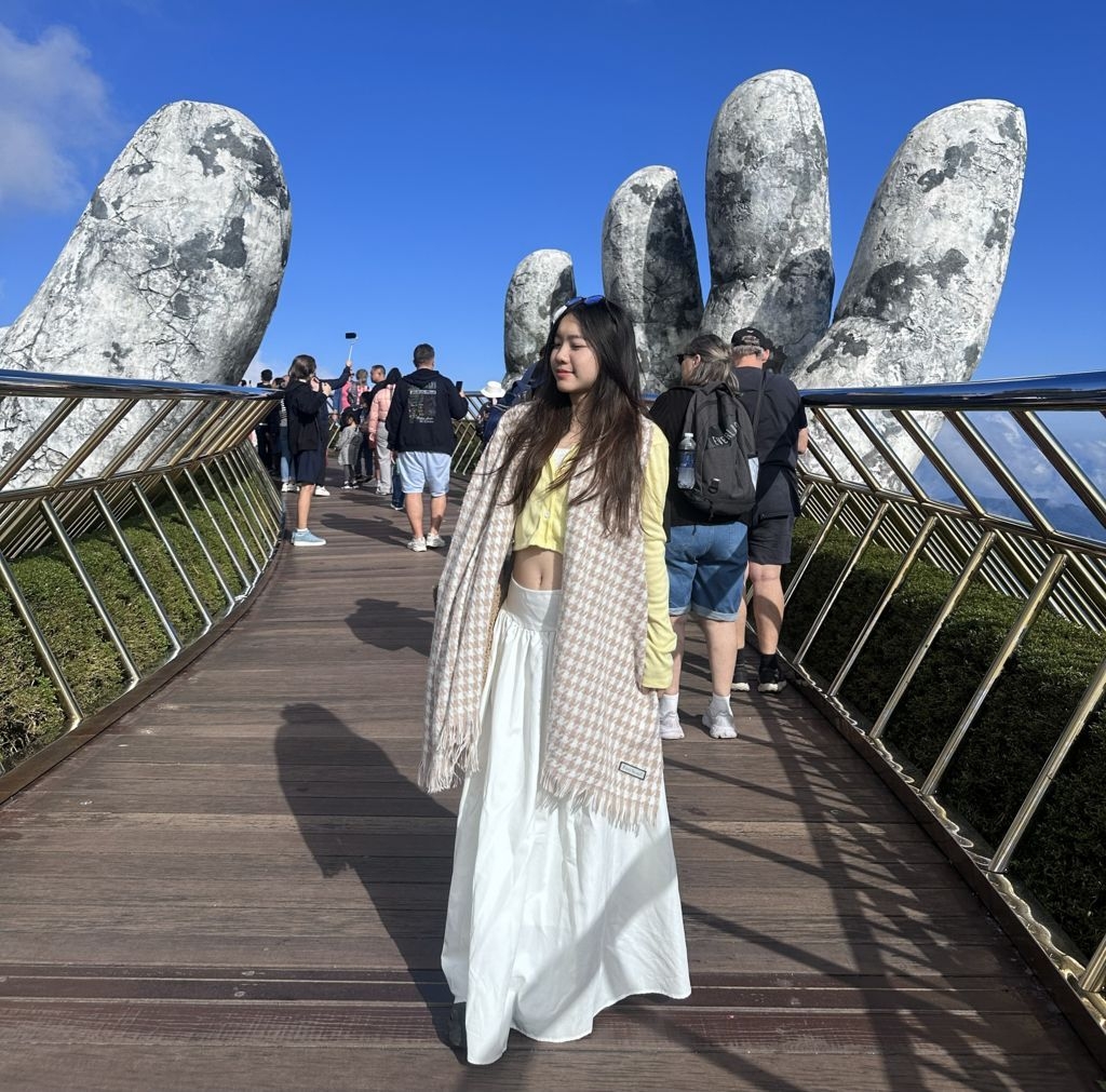Hình ảnh thực tế Tour Bà Nà Hills Sáng Sớm: Bắt trọn khoảnh khắc Cầu Vàng vắng người, ngắm bình minh & biển mây tĩnh lặng cùng Du lịch Bản Địa Đà Nẵng