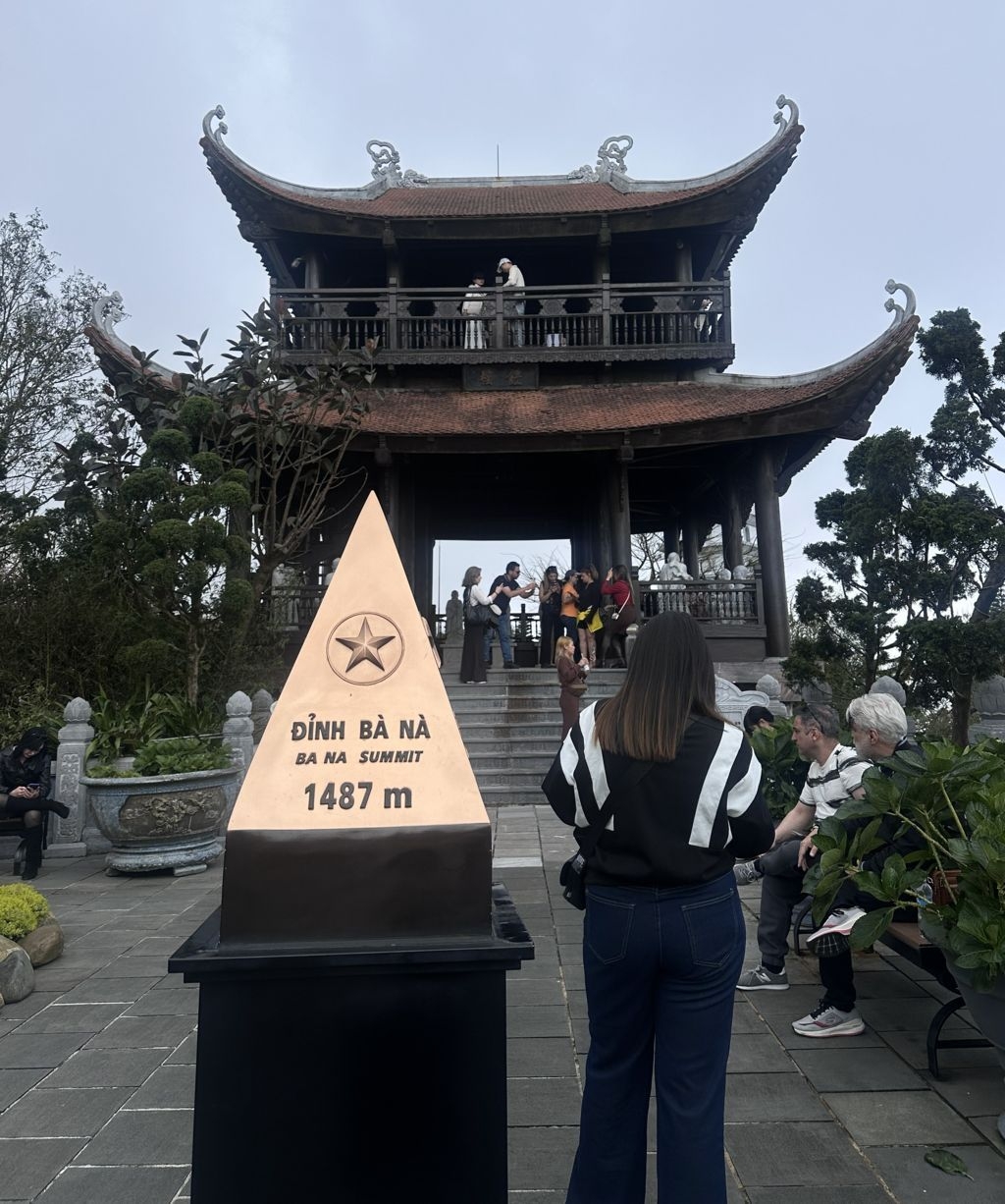 Hình ảnh thực tế Tour Bà Nà Hills Sáng Sớm: Bắt trọn khoảnh khắc Cầu Vàng vắng người, ngắm bình minh & biển mây tĩnh lặng cùng Du lịch Bản Địa Đà Nẵng