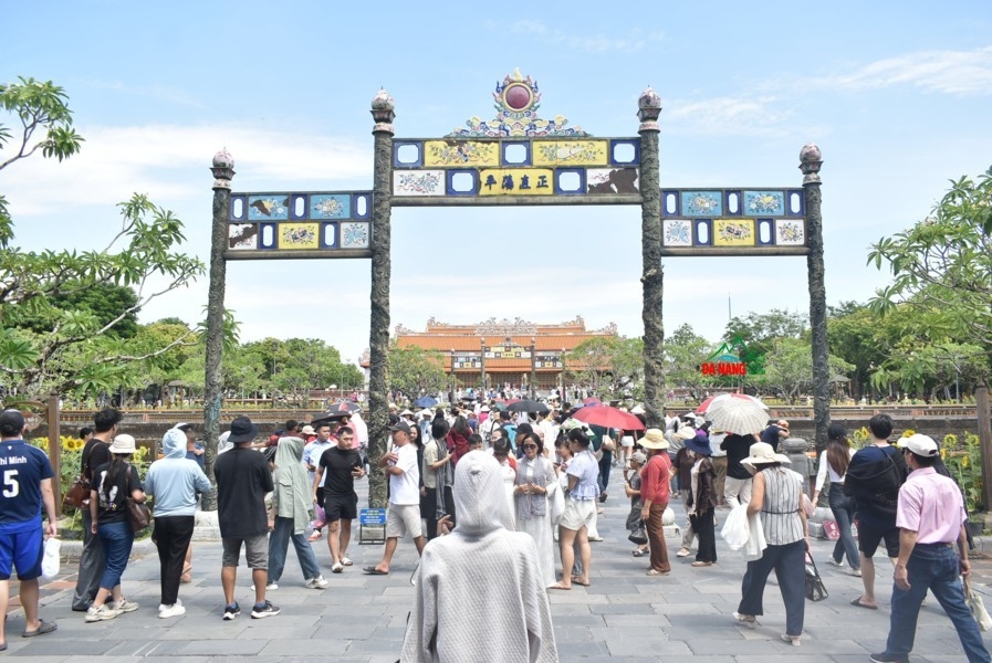 Tour Đà Nẵng – Huế: Hoàng thành Huế – Dấu xưa còn vương mái ngói, câu chuyện thì thầm trong từng viên gạch